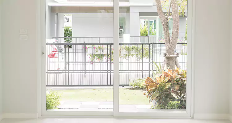 Balcony Screen Door Repair in Lauderhill, FL