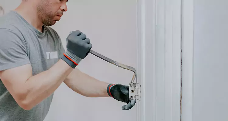 Cracked Door Jamb Repair in Lauderhill, FL