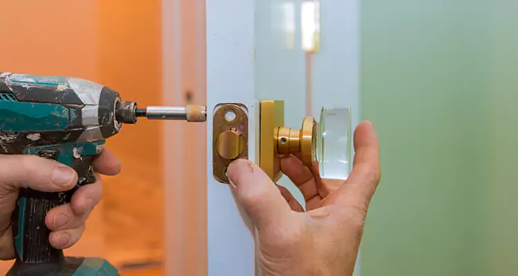 Broken Door Knob Fix in Lauderhill, FL