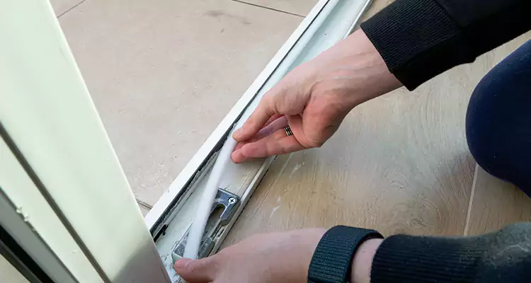 Garage Door Off Track Repair in Lauderhill, FL