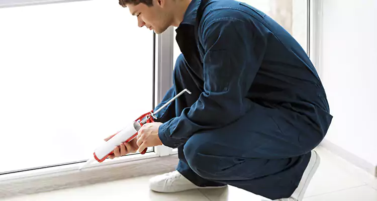Window Glass Caulk Repair in Lauderhill, FL