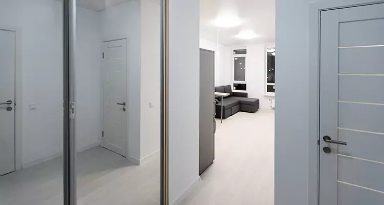 Modern Mirrored Closet Doors Repair in Lauderhill, FL