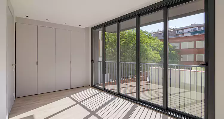 Fix Sliding Screen Door Track in Lauderhill, FL